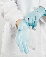 Quando operatori sanitari tolgono camici e guanti avviene spesso contaminazione 